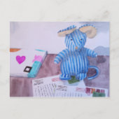 Beanie schreibt seine Postkarten (Vorderseite)