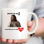 Beantworten Sie seinen Anruf und dienen in der Lie Kaffeetasse