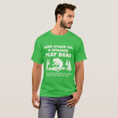 Bear Attackip Funny Camping Hiking Outr Adventure  T-Shirt (Vorne ganz)