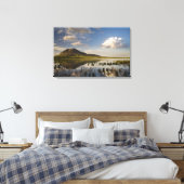 Bear Butte reflektiert in den Bar Butte Lake nahe Leinwanddruck (Insitu (Schlafzimmer))