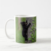 Bear Cub Climbing a Tree Kaffeetasse (Links)