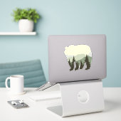 Bear dich mit Wald und Bergaufkleber. Aufkleber (Laptop auf Schreibtisch)