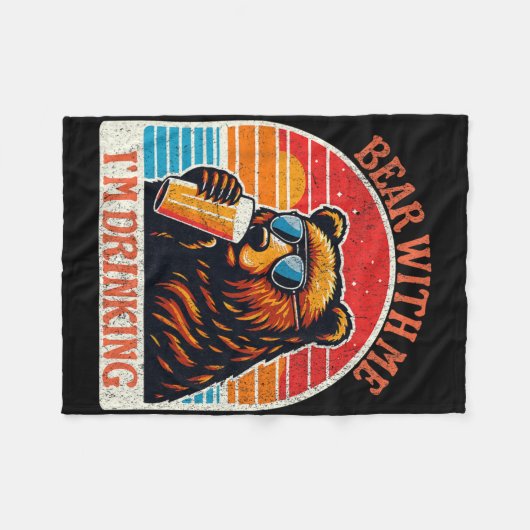 Bear Drinking Beer Outdoor Funny Grizzly Hiking Fleecedecke (Vorderseite (Horizontal))
