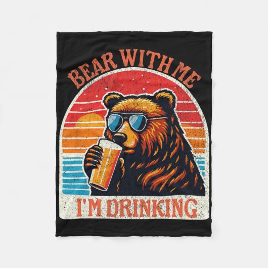 Bear Drinking Beer Outdoor Funny Grizzly Hiking Fleecedecke (Vorderseite)