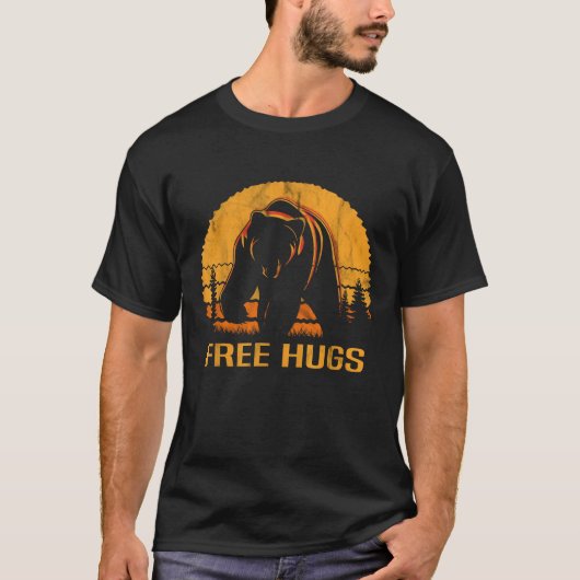 Bear Free Hugs Camping friend T-Shirt (Vorderseite)