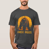 Bear Free Hugs Camping T-Shirt (Vorderseite)