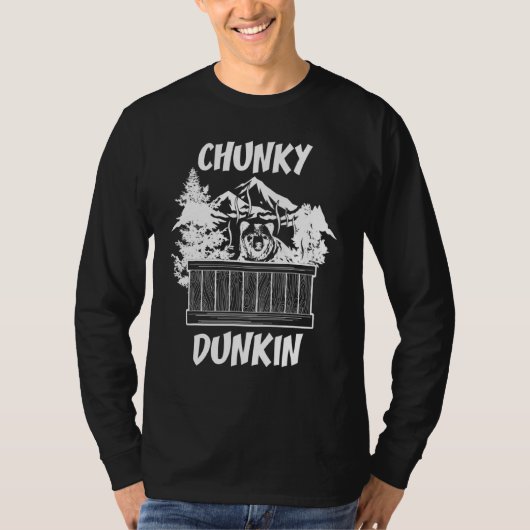 Bear in einem Hot Tub Chunky Dunkin Jacuzzi T-Shirt (Vorderseite)