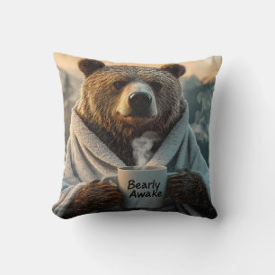 Bear in Robe Holding Kaffee Tasse Kissen