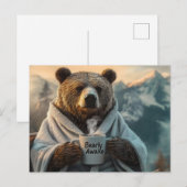 Bear in Robe Holding Kaffee Tasse Postkarte (Vorne/Hinten)