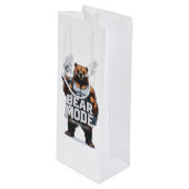 Bear Mode Activated 2026 Geschenktüte Für Weinflaschen (Vorderseite Schrägansicht)