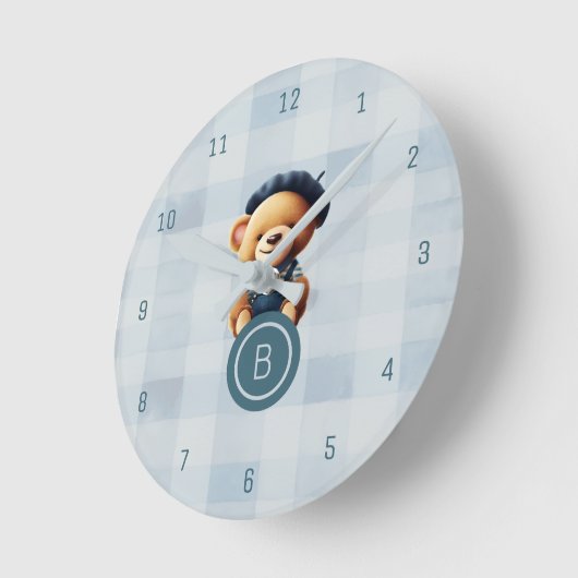 Bear Monogram Blue Gingham Wall Clock Runde Wanduhr (Winkel)