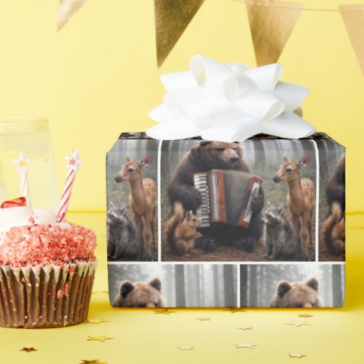 Bear Playing Accordion for Forest Friends Geschenkpapier (Geburtstagsparty)