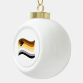 Bear Pride Paw Wavy Flag Keramik Kugel-Ornament (Rechts)