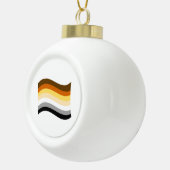 Bear Pride Wavy Flag Keramik Kugel-Ornament (Rechts)