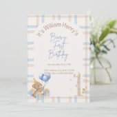 Bear y First Birthday Einladung (Stehend Vorderseite)