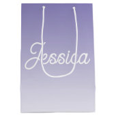 (Bearbeitbar) Lila FarbOmbre und Text Mittlere Geschenktüte (Rückseite)