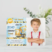 Bearbeitbare Bauweise Geburtstagsparty Foto Einladung (Stehend Vorderseite)