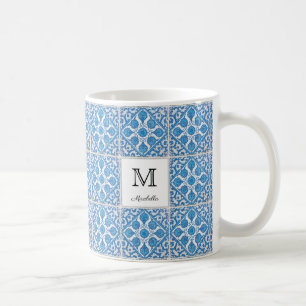 Bearbeitbare blaue weiße Vintage-Blumen-Faux-Flies Kaffeetasse