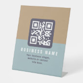Bearbeitbare moderne QR-Code-Vorlage | Gedämpfte F Sockelschild (Vorderseite)