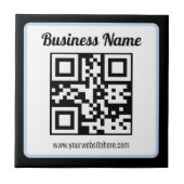 Bearbeitbarer QR-Code & Text mit hellblauem Rand Fliese (Vorderseite)