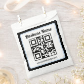 Bearbeitbarer QR-Code & Text mit hellblauem Rand Geschenktütchen (Ausgeschnitten)