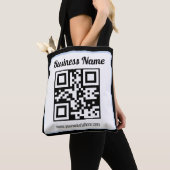 Bearbeitbarer QR-Code & Text mit hellblauem Rand Tasche (Von Nahem)