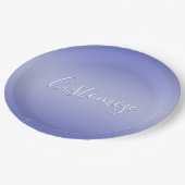 Bearbeitbares kursives Skript | Weißes und Lila Vi Pappteller (Schrägansicht)