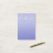 Bearbeitbares kursives Skript | Weißes und Lila Vi Post-it Klebezettel (Auf Schreibtisch)