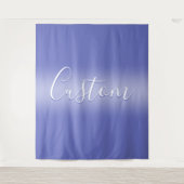 Bearbeitbares kursives Skript | Weißes und Lila Vi Wandteppich (Vorderseite)