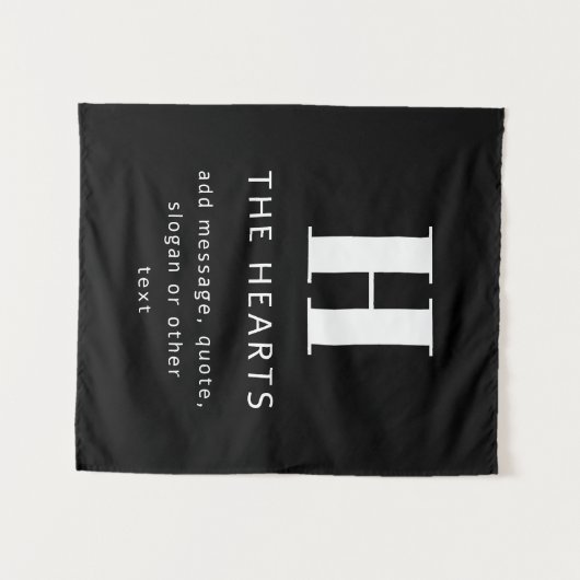 Bearbeiten moderner Name und Meldung für Monogramm Wandteppich (Vorderseite (Horizontal))