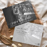 Bearbeiten Save the Date Weißes handgeschriebenes  Postkarte<br><div class="desc">Handgeschriebene Hochzeit Speichern Sie die Datumskarten mit einem Foto auf der Vorder- und Rückseite. Die Save the Date Herbst-,  Herbst-,  Winter-,  Frühlings- oder Sommerkarten enthalten eine moderne,  handgeschriebene Schrift-Typografie,  die elegant,  einfach und modern ist,  um nach einem einfachen Hochzeitsfeiertag minimalistisch zu wirken.</div>