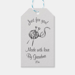 Bearbeiten von Garnen und Nadeln für Sie Geschenkanhänger