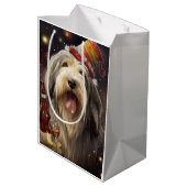 Bearded Collie Neujahr Mittlere Geschenktüte (Rückseite Schrägansicht)