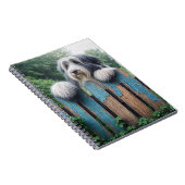 Bearded Collie Pinkeln über den alten Zaun Notizblock (Rechte Seite)