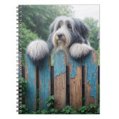 Bearded Collie Pinkeln über den alten Zaun Notizblock (Vorderseite)