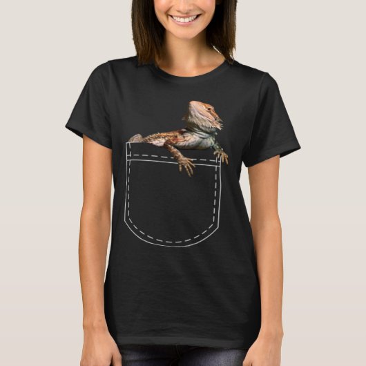 Bearded Dragon In Breast Pocket Reptile Agame Liz T-Shirt (Vorderseite)