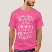 Beards And Whiskey Make Me Frisky Funny Drinking T-Shirt (Vorderseite)