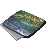 Beargras über dem Grinnellsee im Val Grande Laptopschutzhülle (Vorne Knopf)