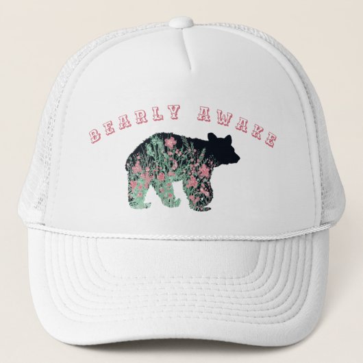 Bearly Awake Trucker Hat Truckerkappe (Vorderseite)