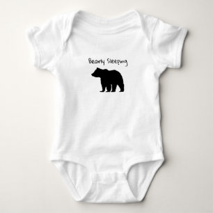 Bearly Sleeping Black Bär Woodland Baby Bodysuit Strampler