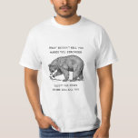 Bears werden dich umbringen T-Shirt<br><div class="desc">"Was dich nicht umbringt,  macht dich stärker. Außer Bären. Bären werden dich umbringen." Diese Worte der Weisheit werden begleitet von einer Schwarz-Weiß-Illustration eines Bären.</div>