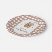 Beary First Birthday Gingham Pappteller (Schrägansicht)