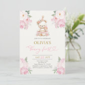 Beary First Birthday Girl Einladung (Stehend Vorderseite)