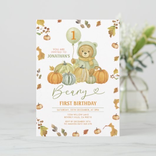 Beary First Birthday Pumpkin Green Autumn Leaves Einladung (Stehend Vorderseite)