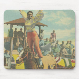 Beatrice Cooper macht einen Römischen Stand. Mousepad