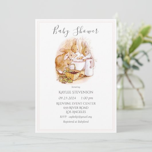 Beatrix Potter Baby Girl Dusche Einladung (Stehend Vorderseite)
