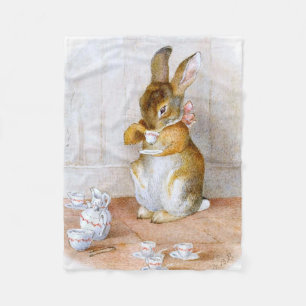Beatrix Potter: Häschen-Mädchen-trinkender Tee Fleecedecke