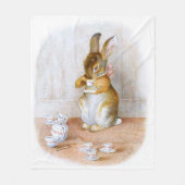 Beatrix Potter: Häschen-Mädchen-trinkender Tee Fleecedecke (Vorderseite)