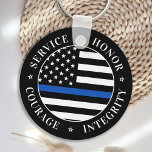 Beauftragter der Polizei für die Strafverfolgung b Schlüsselanhänger<br><div class="desc">Service Ehre Courage Integrität. Thin Blue Line Schlüsselanhänger für Polizeibeamte und Strafverfolgungsbehörden. Dieser polizeiliche Schlüsselanhänger eignet sich hervorragend für Abschluss-Geschenke von Polizeiakademien an neu abgeordnete Offiziere, für Polizeigeschenke, Polizeidienstgeschenke und polizeiliche kleine Geschenke während Weihnachten. COPYRIGHT © 2020 Judy Burrows, Black Dog Art - Alle Rechte vorbehalten. Schlüsselanhänger des Polizeibeamten für...</div>