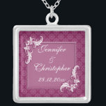 Beaujolais Damask und Blumenzarge Versilberte Kette<br><div class="desc">Ein Vintages Design für Ihre kommenden Nuptials mit einem subtilen Damast-Muster auf einem schönen rosa Hintergrund. Der Text ist umgeben von einem rechteckigen Rahmen mit einem Blumenwirl in zwei Ecken mit erhöhter Druckwirkung. Der Text ist vollständig für Ihren eigenen besondere Anlass anpassbar. Die Farben sind die neuesten Modefarben, um Ihren...</div>